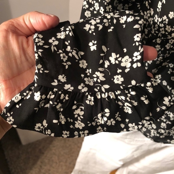 Moa Moa Black with White Flowers Blouse Sz NWOT - Picture 9 of 9